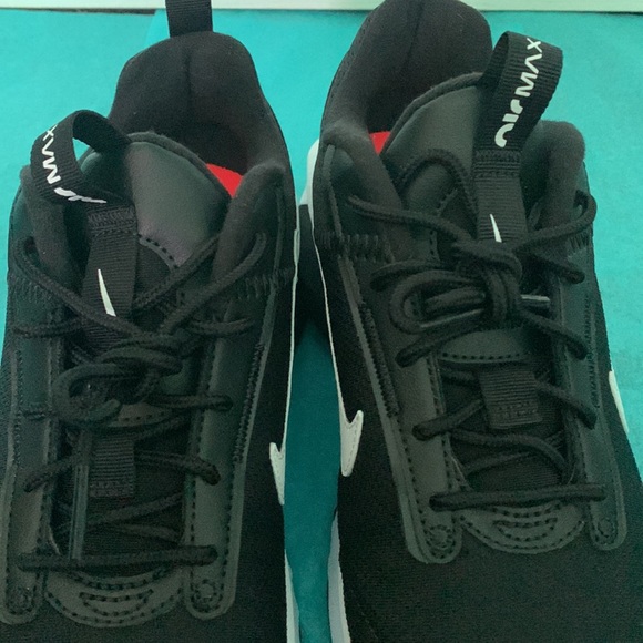 Nike Air Max Women’s size 8 Color Black and white! - Picture 3 of 5